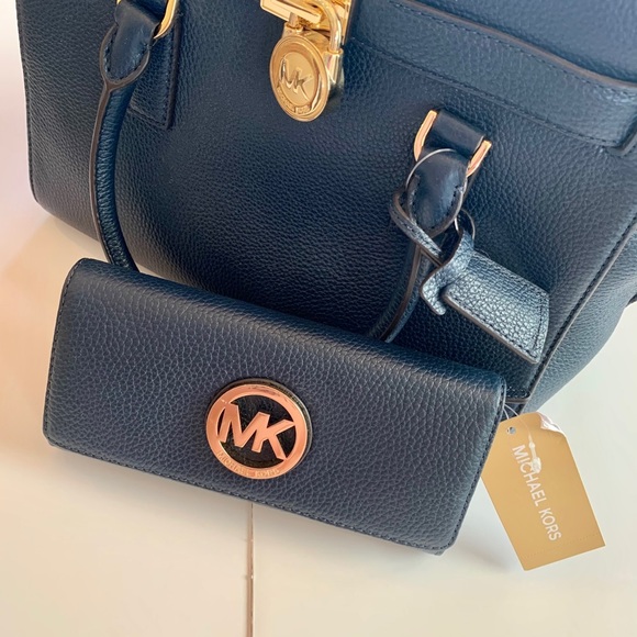 MICHAEL Michael Kors Fulton Flap Continental Navy - Picture 2 of 5